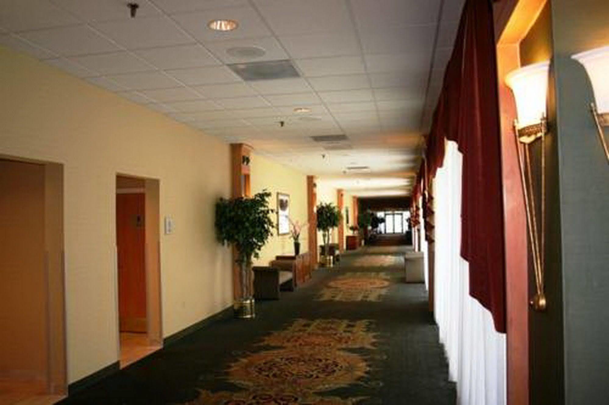 Magnuson Grand & Conference Center Somerset-Bridgewater 外观 照片